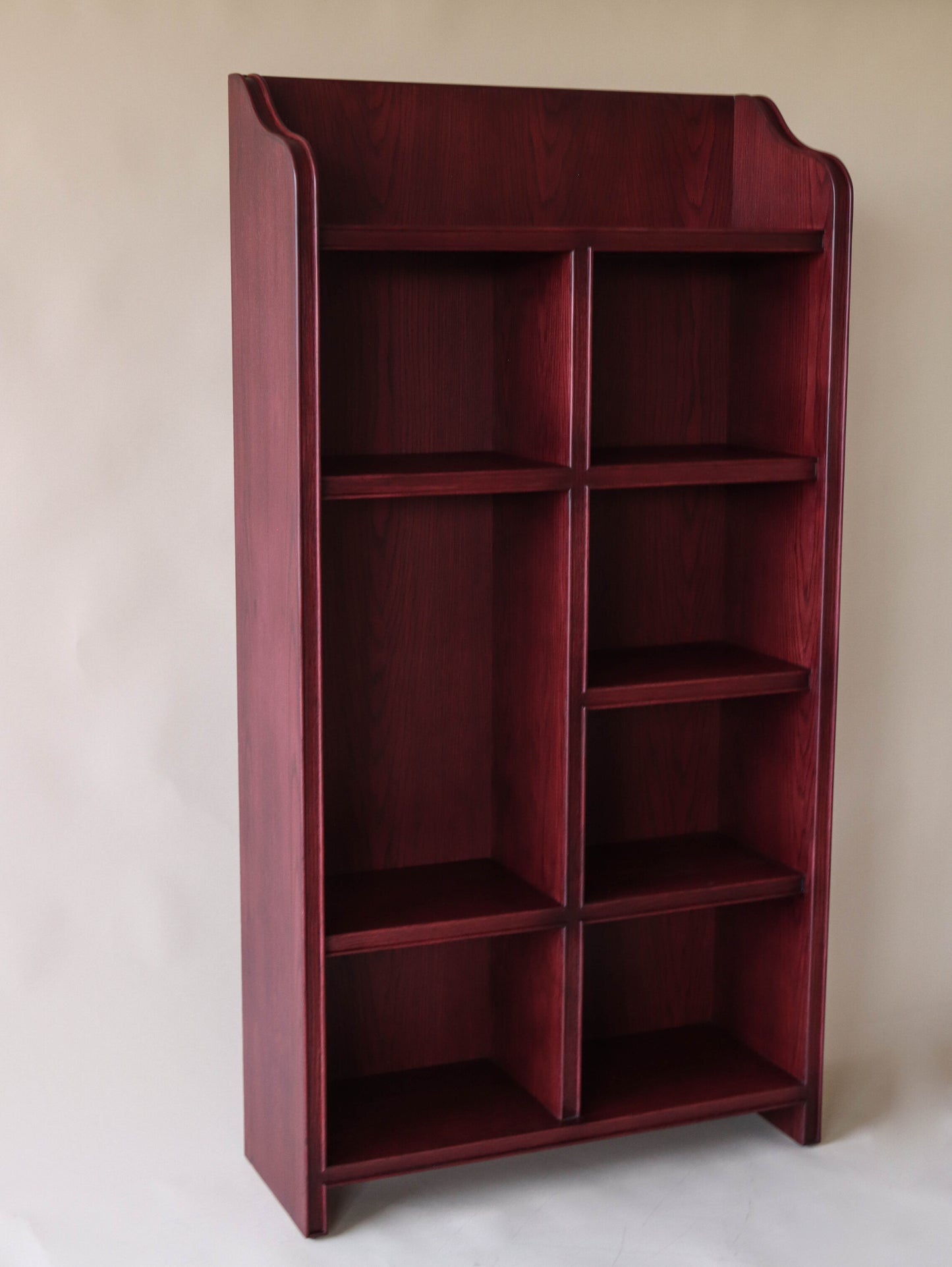 Librero Pardal - Encino Entintado en rojo (1 pieza disponible)