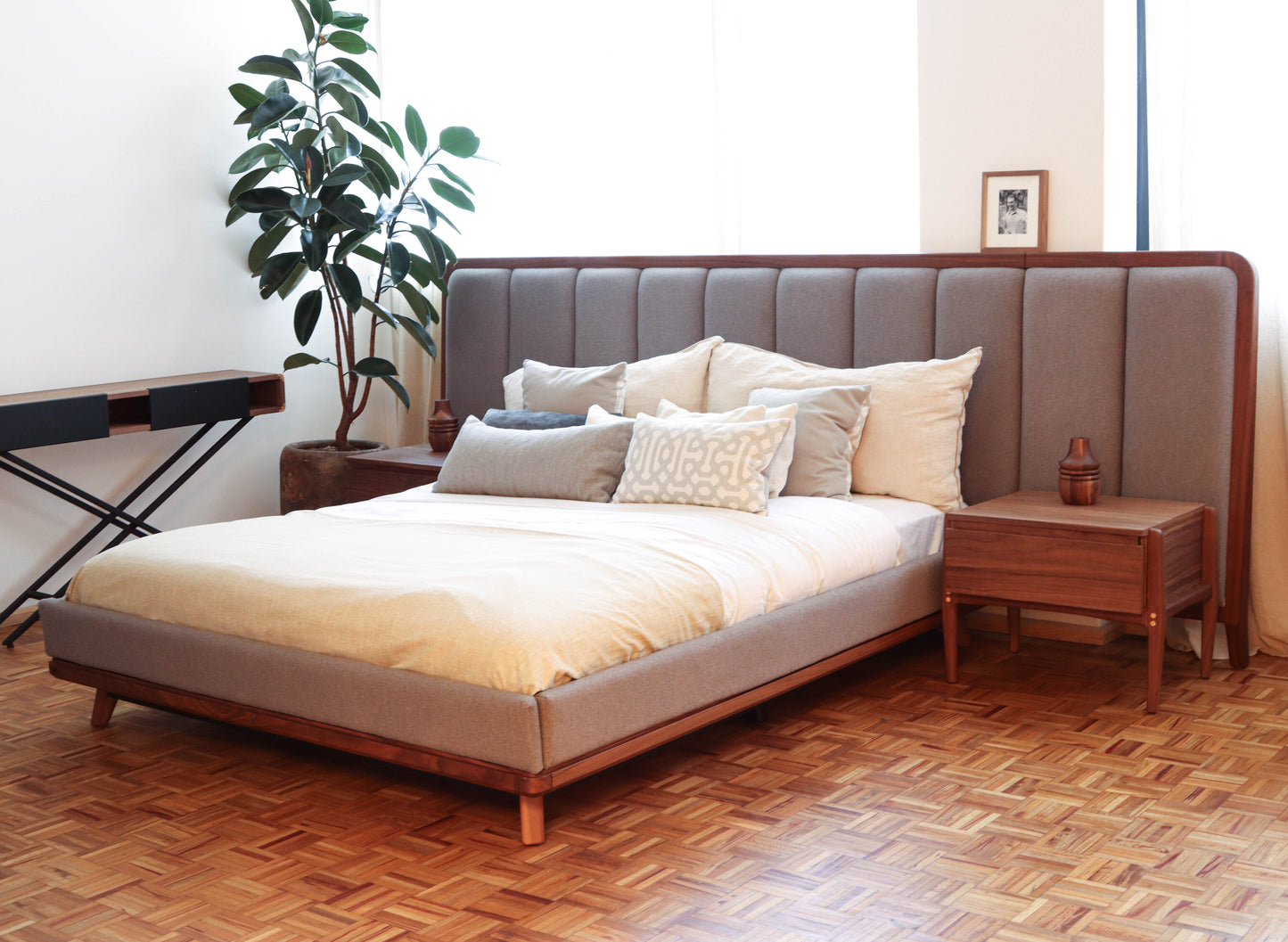 Cama Emu QS - Nogal / Tela (1 pieza disponible)