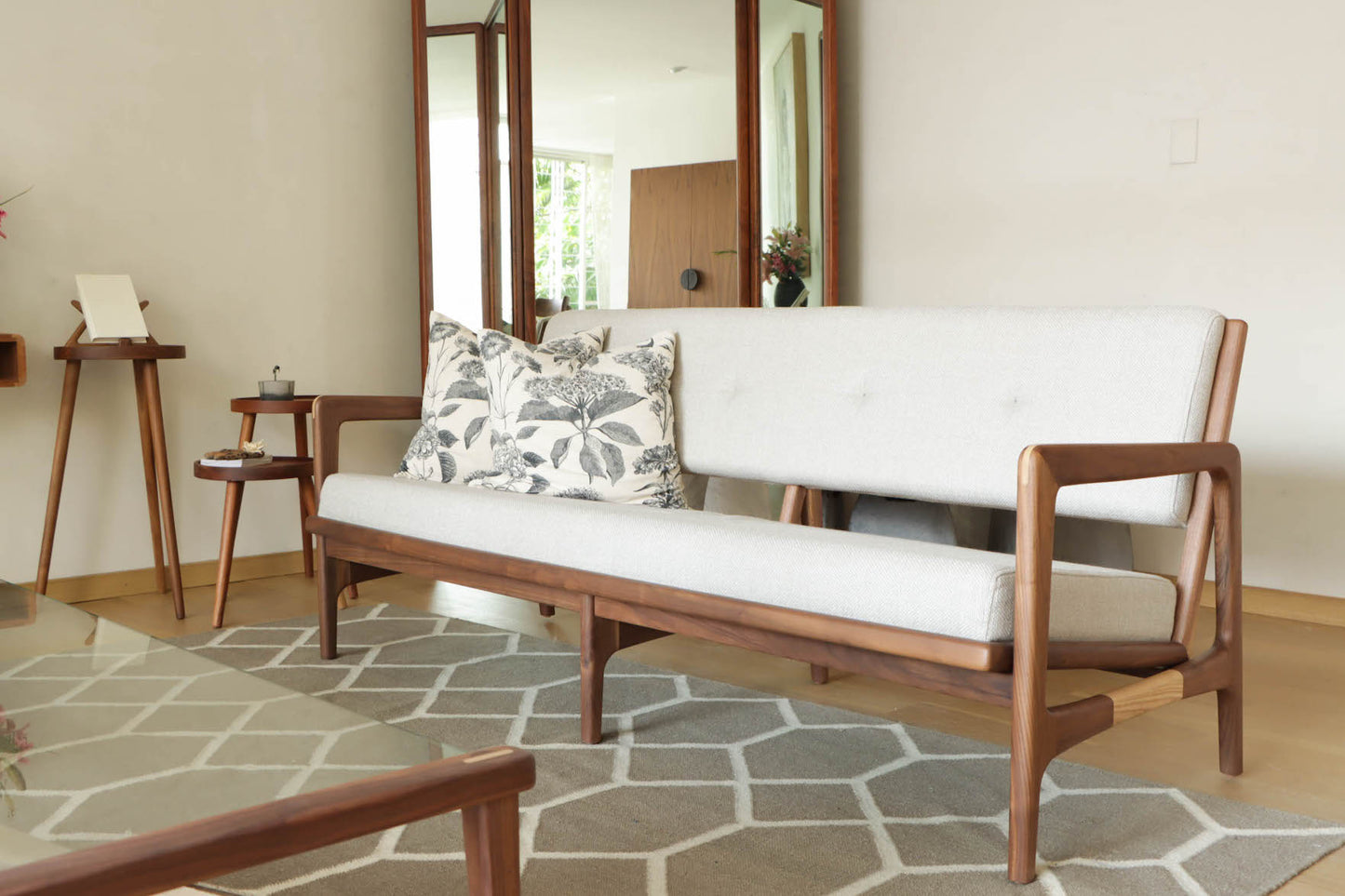 Love Seat Ibis