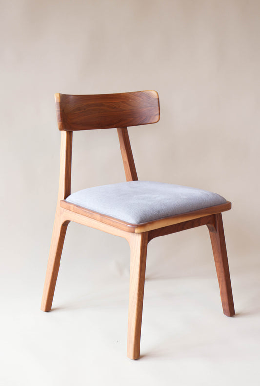 Silla Chara - Nogal / Tela Gris (1 pieza disponible)