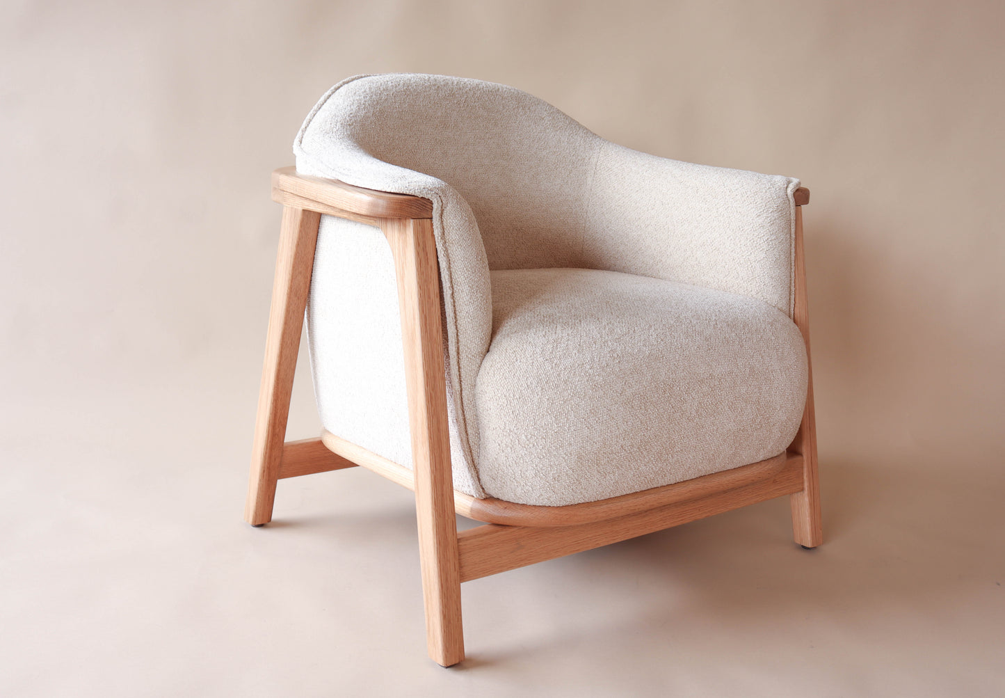 Sillón Matsu - Encino Blanco / Tela Clara (Agotado)