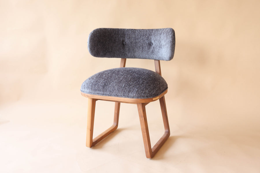 Silla Uma - Nogal / Tela Azul (1 pieza disponible)
