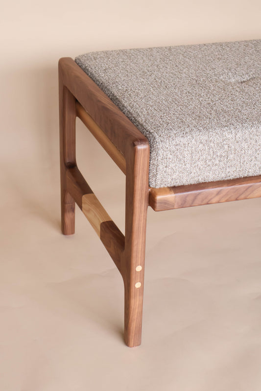 Banca Coa, Nogal - Tela gris (1 pieza disponible)