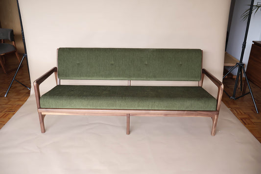 Love Seat Ibis, Nogal - Tela verde (1 pieza disponible)