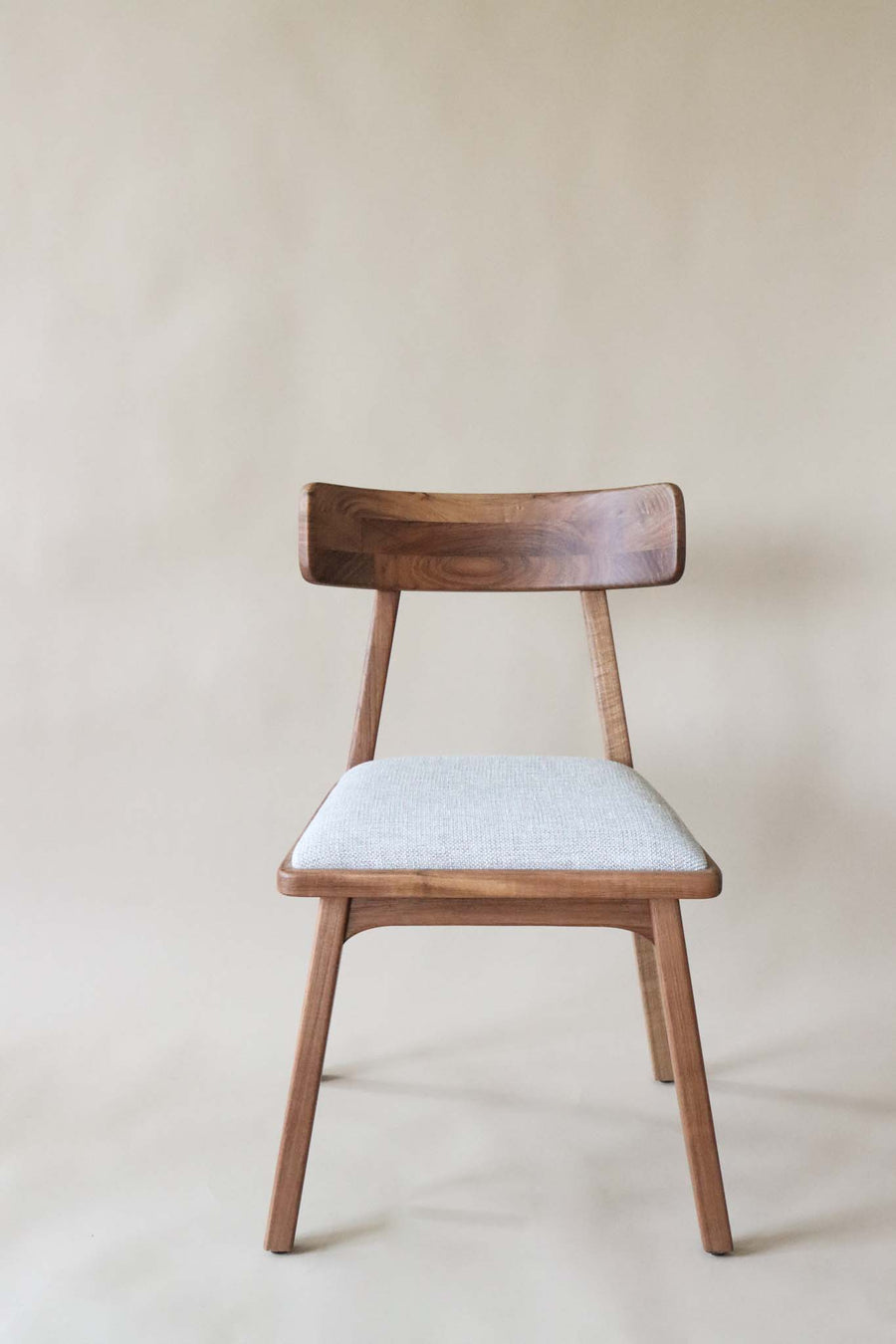 Silla Chara - Nogal / Tela Banff Escocia (4 piezas disponibles)
