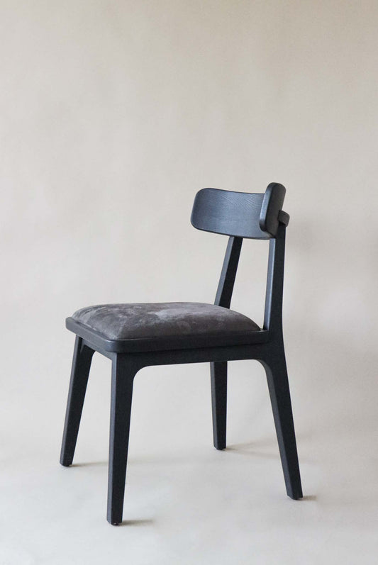 Silla Chara - Encino negro / Tela West Cemento (1 pieza)